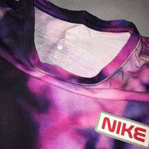 NWOT Nike T-Shirt - Picture 3 of 7